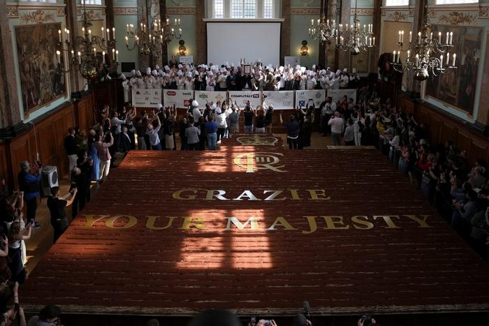 Italian Chefs Break Guinness Record With 440.6-Metre Tiramisu in London