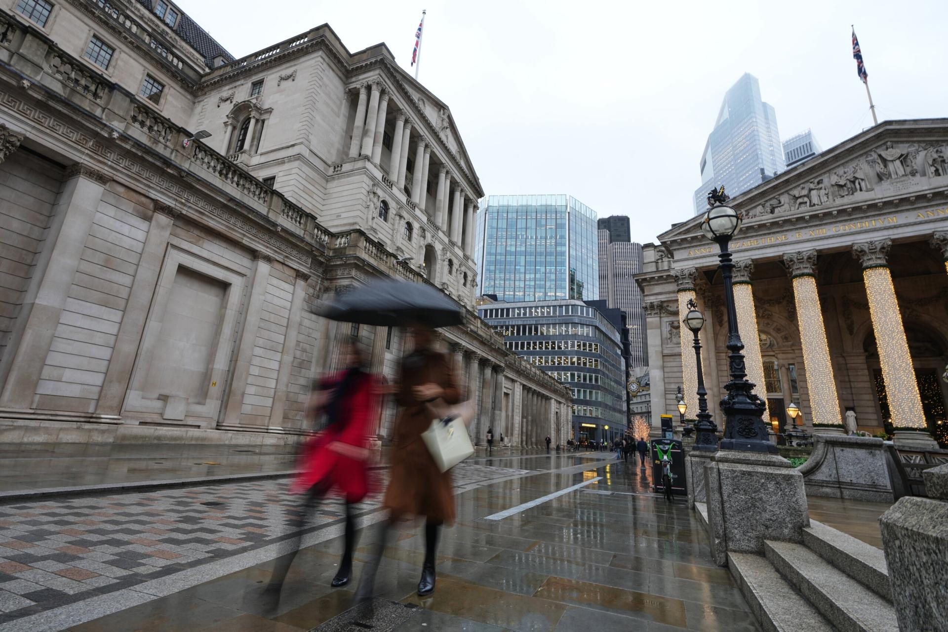 Bank of England Cuts Key Interest Rate to 3.75% as Inflation Eases, Signals Caution