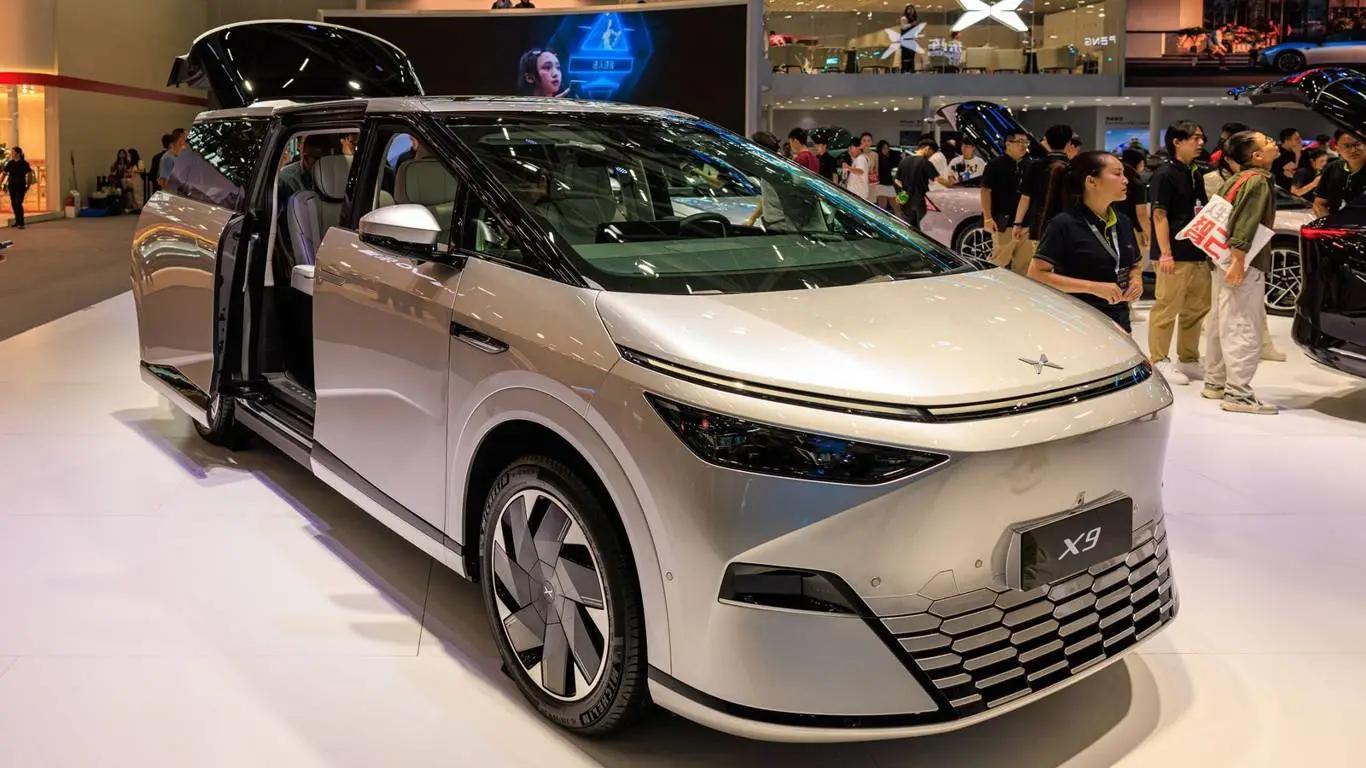 Canada Cuts Tariffs on Chinese Electric Vehicles, Capping Imports at 49,000 Per Year