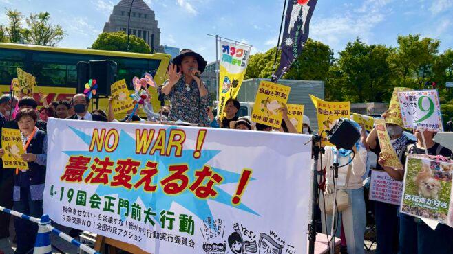 Japanese Protesters Rally Against Revising Article 9 Outside National Diet on April 19