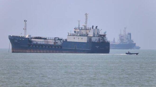 Oil Tankers Cross Strait of Hormuz After U.S.-Iran Ceasefire Deal, MarineTraffic Shows