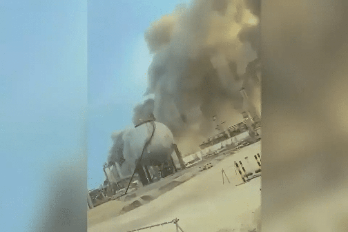 Iran Attacks Gulf Energy Hubs, Forces QatarEnergy to Halt LNG Production