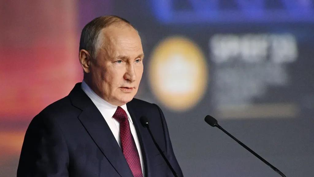 Russian Strikes Kill Nine Across Ukraine, Zelensky Says Russia Targets Ukrainian Economy