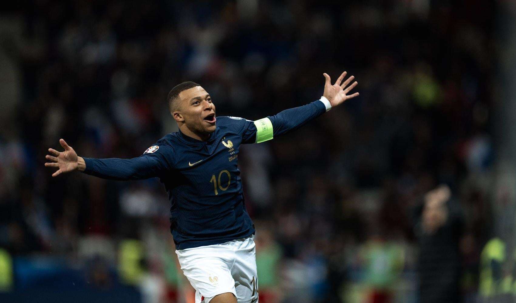 Michael Olise Comes Off Bench, Sparks Bayern's 5-1 Rout of Leipzig