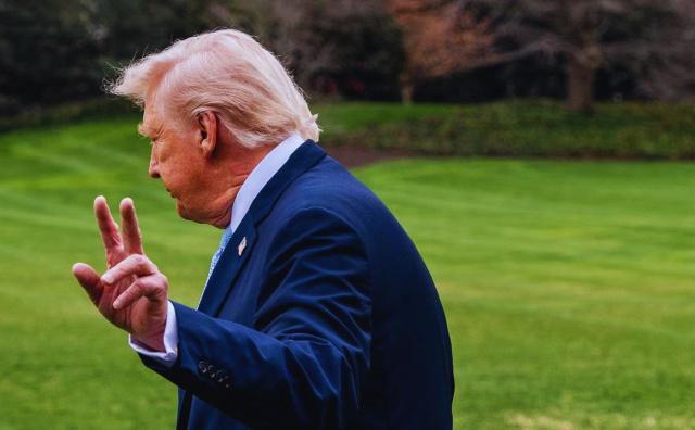 Trump Threatens to Keep Bombing Iran If Talks Fail, Tehran Denies Negotiations