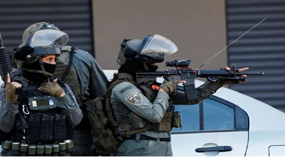 Israeli Forces Raid Qalandia Refugee Camp North of Jerusalem, Arrest at Least 20
