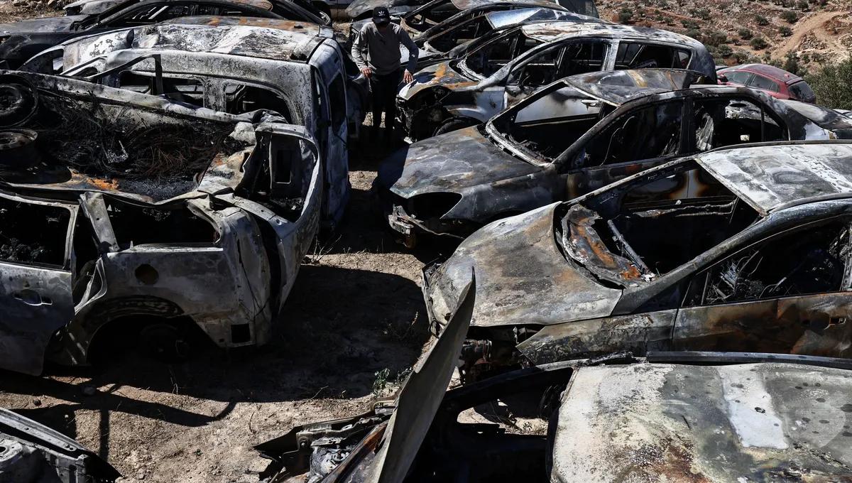 Israeli Settlers Attack Palestinian Farmers And Vehicles In Turmus Ayya