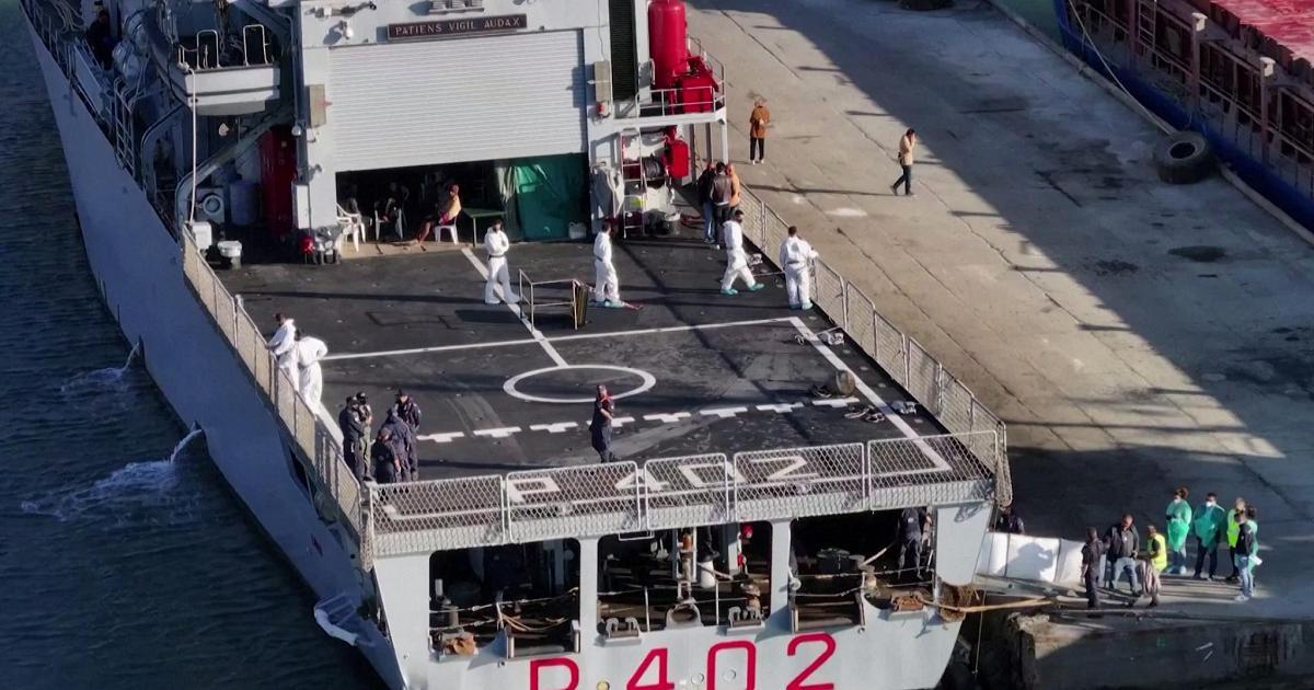 Italian Navy Libra Arrives In Albania With 16 Migrants For Screening And Transfer