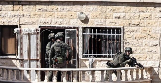 Israeli forces raid Ya’bad in Jenin, detain residents and conduct field interrogations