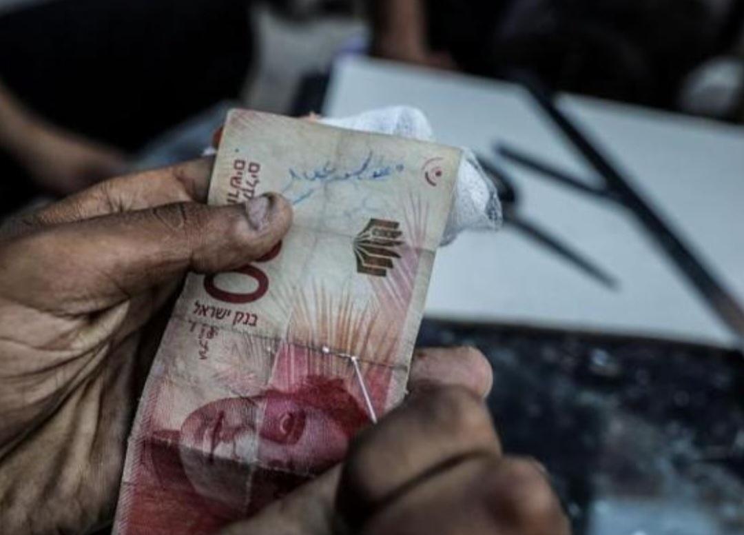 Israeli Occupation Restrictions Worsen Gaza Liquidity Crisis, Leaving Residents Unable To Trade Cash