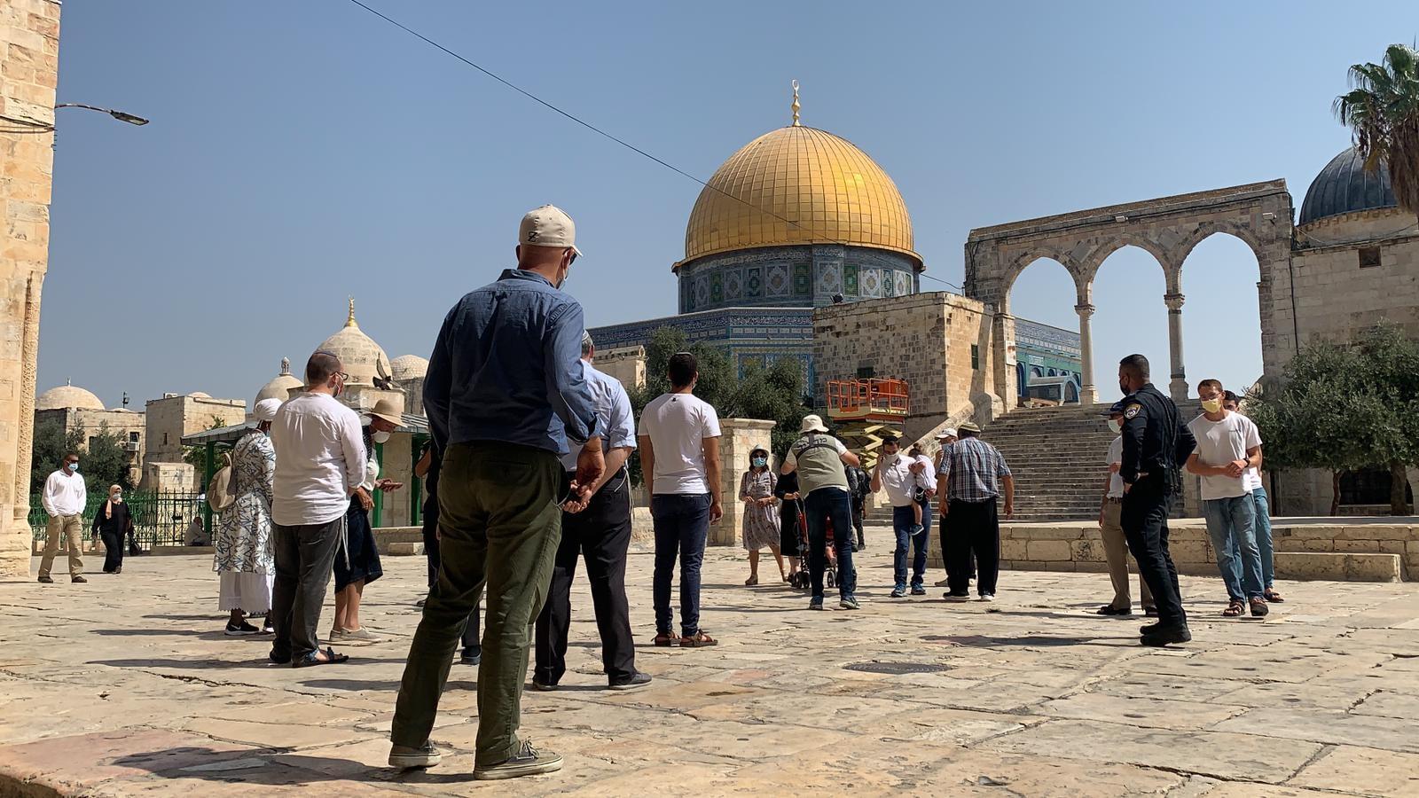 Dozens of Zionist Settlers Storm Al-Aqsa Mosque Courtyards With Israeli Police Support