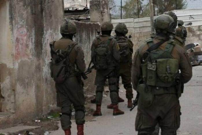 Israeli Forces Raid Ramallah Villages, Demolish Homes in Hebron and Attack Mosque