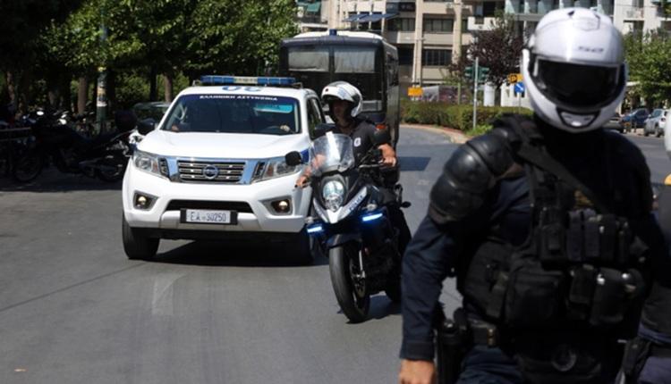 Man Stabs Two American Tourists Near Athens Acropolis; Police Detain Suspect