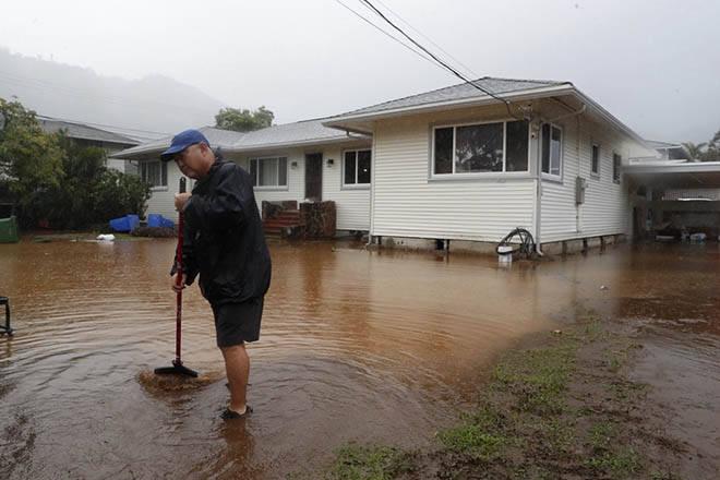 Hawaii Floods Force 5,500 Residents to Evacuate as Dam May Fail