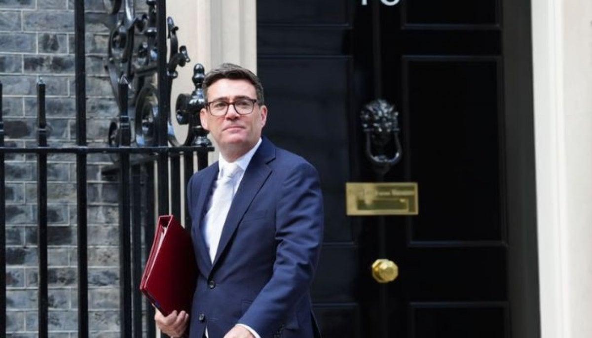 Just Stop Oil Blocks Parliament Square as Andy Burnham Faces Kemi Badenoch at PMQs