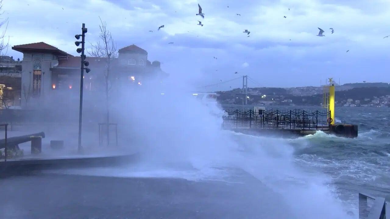 Storm batters Turkey, tearing roofs off, flooding coasts, disrupting transport
