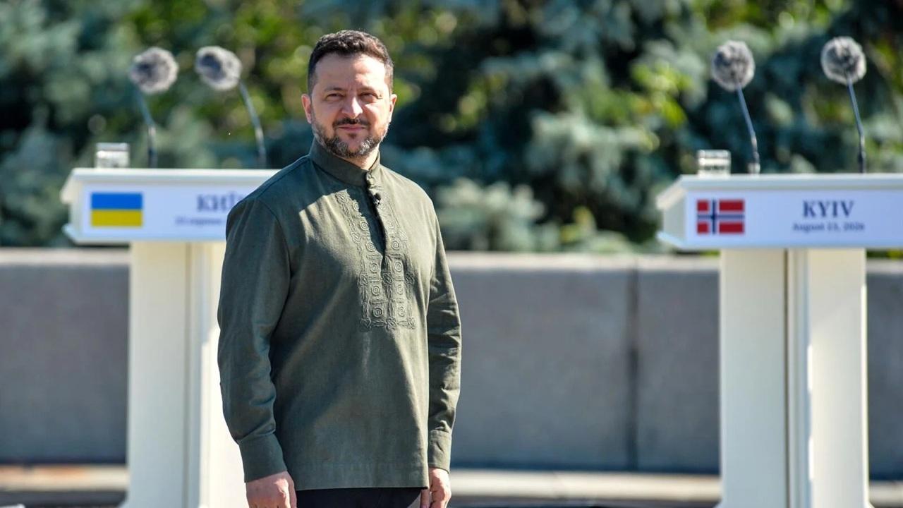 Zelensky Says Ukraine Wants Peace, Rejects Russia’s Donbas Cession Demand on Independence Day