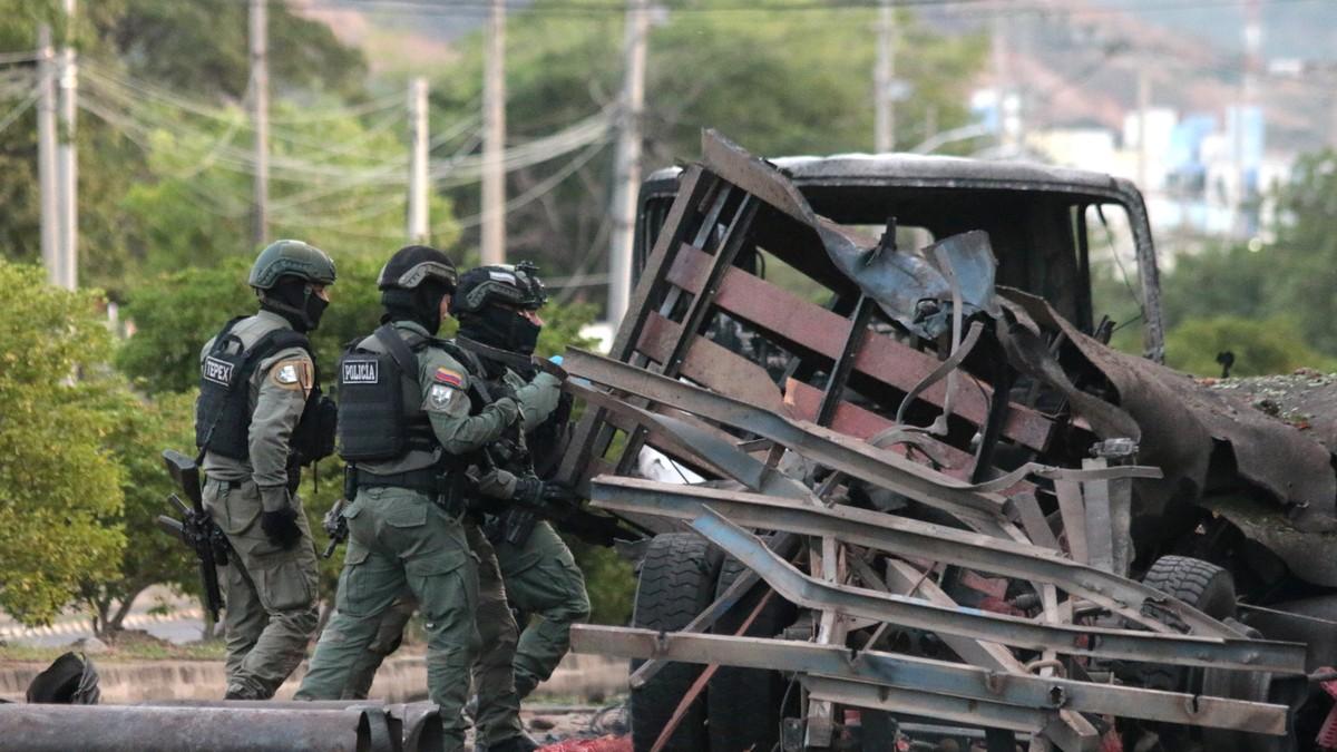 ELN Truck Bomb Explodes Outside Cúcuta Police Base, Injuring 11 Officers and Killing Police Dog