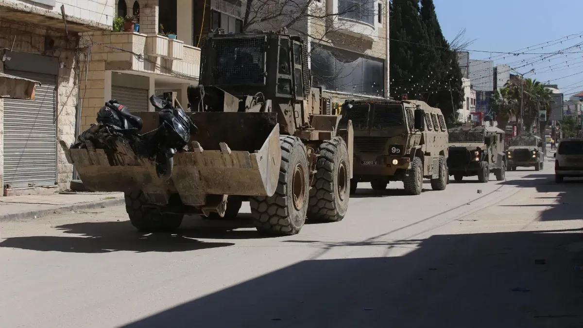 Israeli Forces Bulldoze Road in Rafat, Raid Qusra and Arrest Palestinians