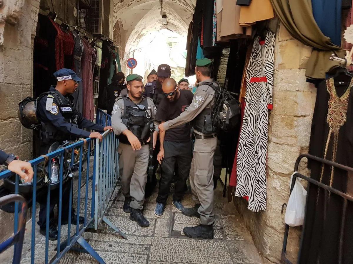 Occupation forces summon Jerusalemite for interrogation, inform him of a six-month travel ban