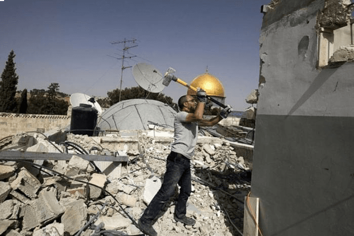 Israeli Forces Complete Demolition in Al-Tur, Assault Nabil and Samir Jumaa