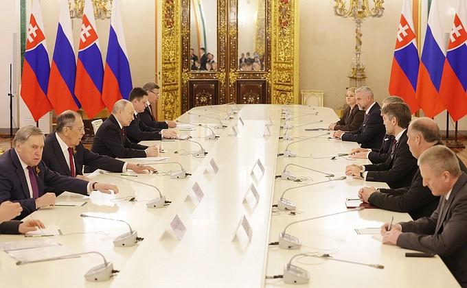 Vladimir Putin Meets Slovak PM Robert Fico in Kremlin for Russia’s Victory Day