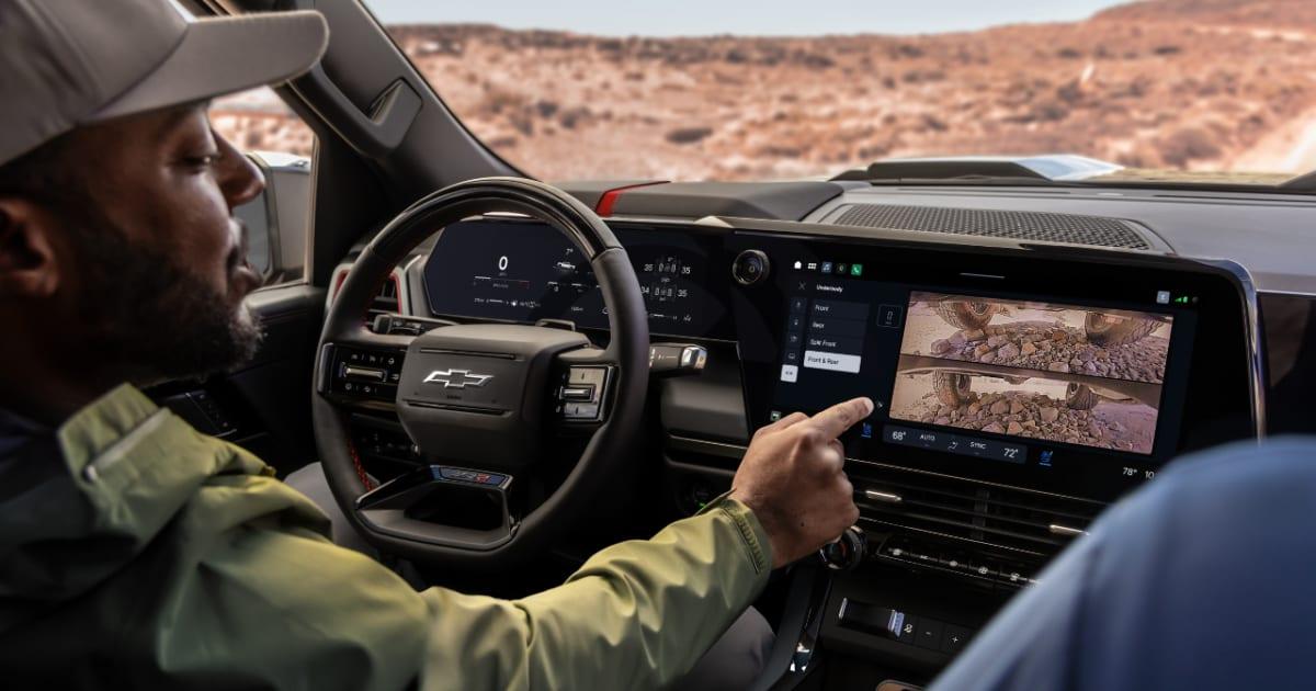 GM Rolls Out 2027 Chevrolet Silverado 1500, GMC Sierra 1500 Split-Screen CarPlay, Android Auto