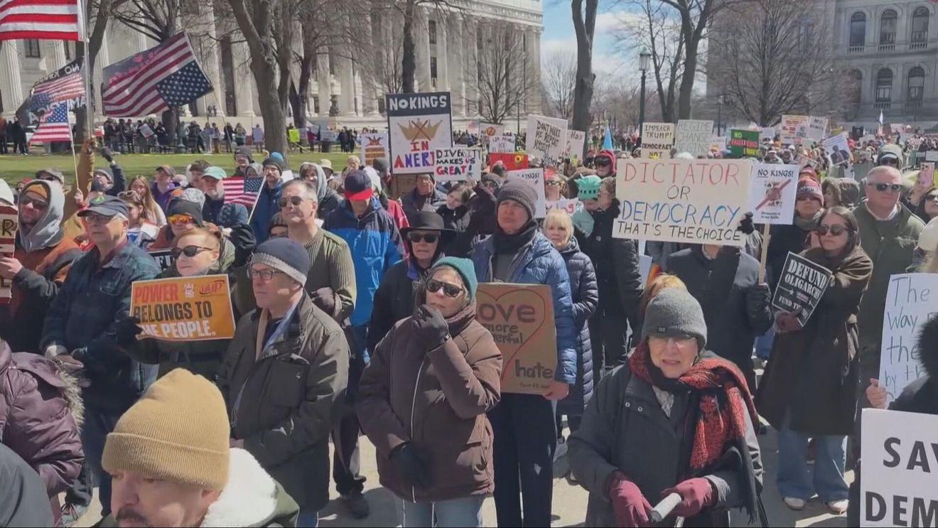 No Kings Holds 3,000 Vote Early Marches, Urges Voters to Check Registration