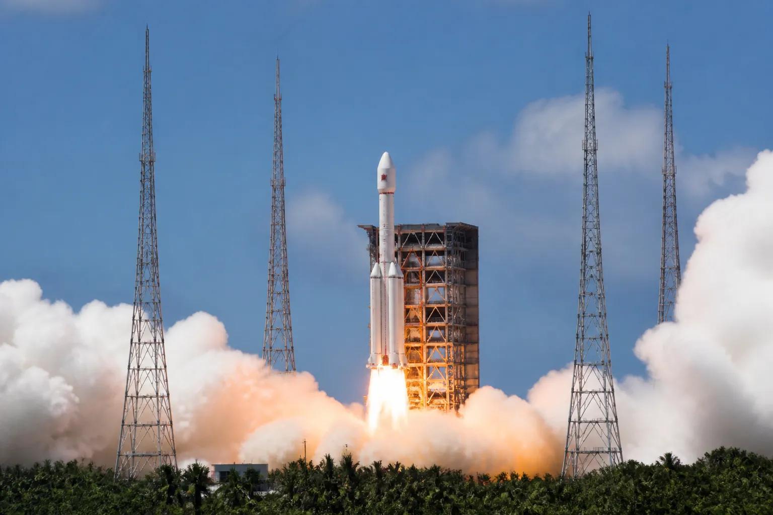 Rocket Report: SpaceX makes its mark on the Moon; ULA names new boss
