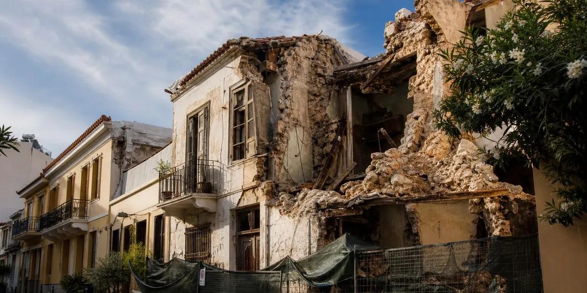 Explosion Near Acropolis Collapses Plaka Building, Injures At Least Two People