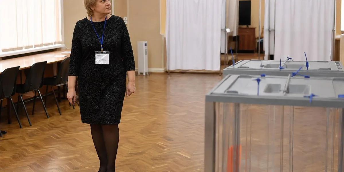 Putin Accuses Ukraine as Russia Reports Cyberattacks During Duma Election Second Day