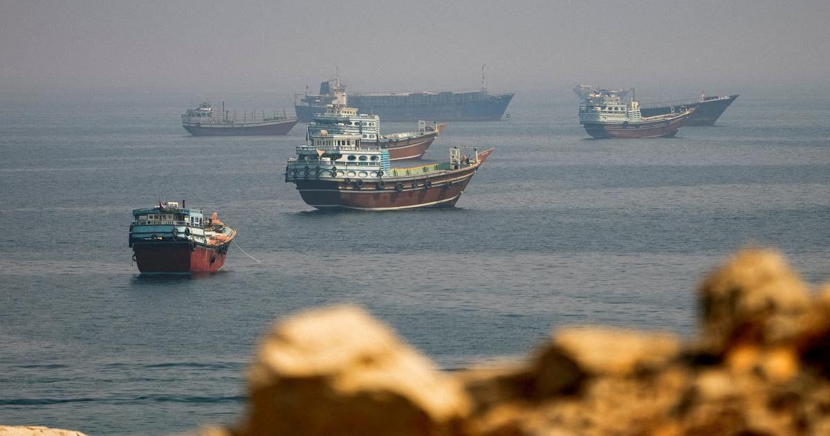 US And Iran Explore Phased Deal To Reopen Hormuz And End US Blockade