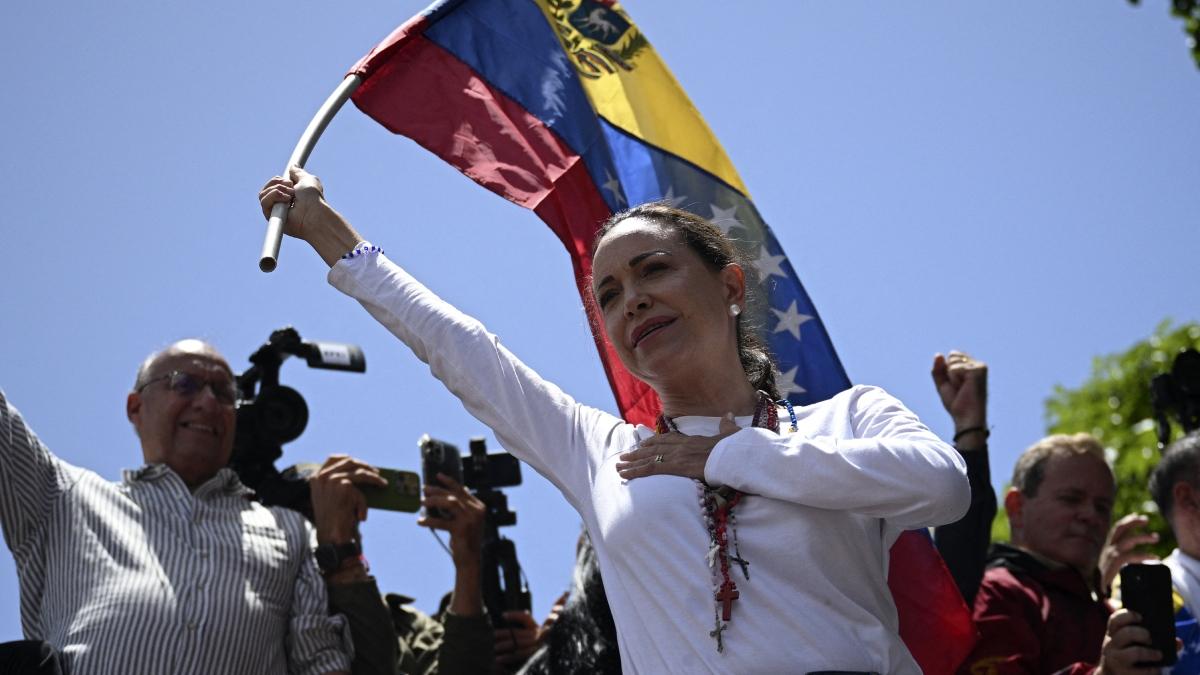Claudia Macero Returns From Exile to Venezuela as Supporters Demand Maria Corina Machado