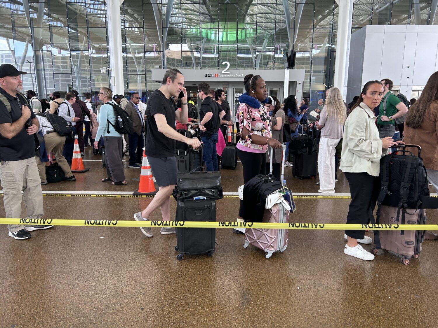 TSA Agents Work Without Pay Amid Partial Shutdown as Houston Airport Security Delays Worsen