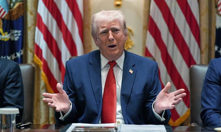 US-Israeli Strikes Bomb Tehran and Port Bandar Abbas After Congress Debates Iran War