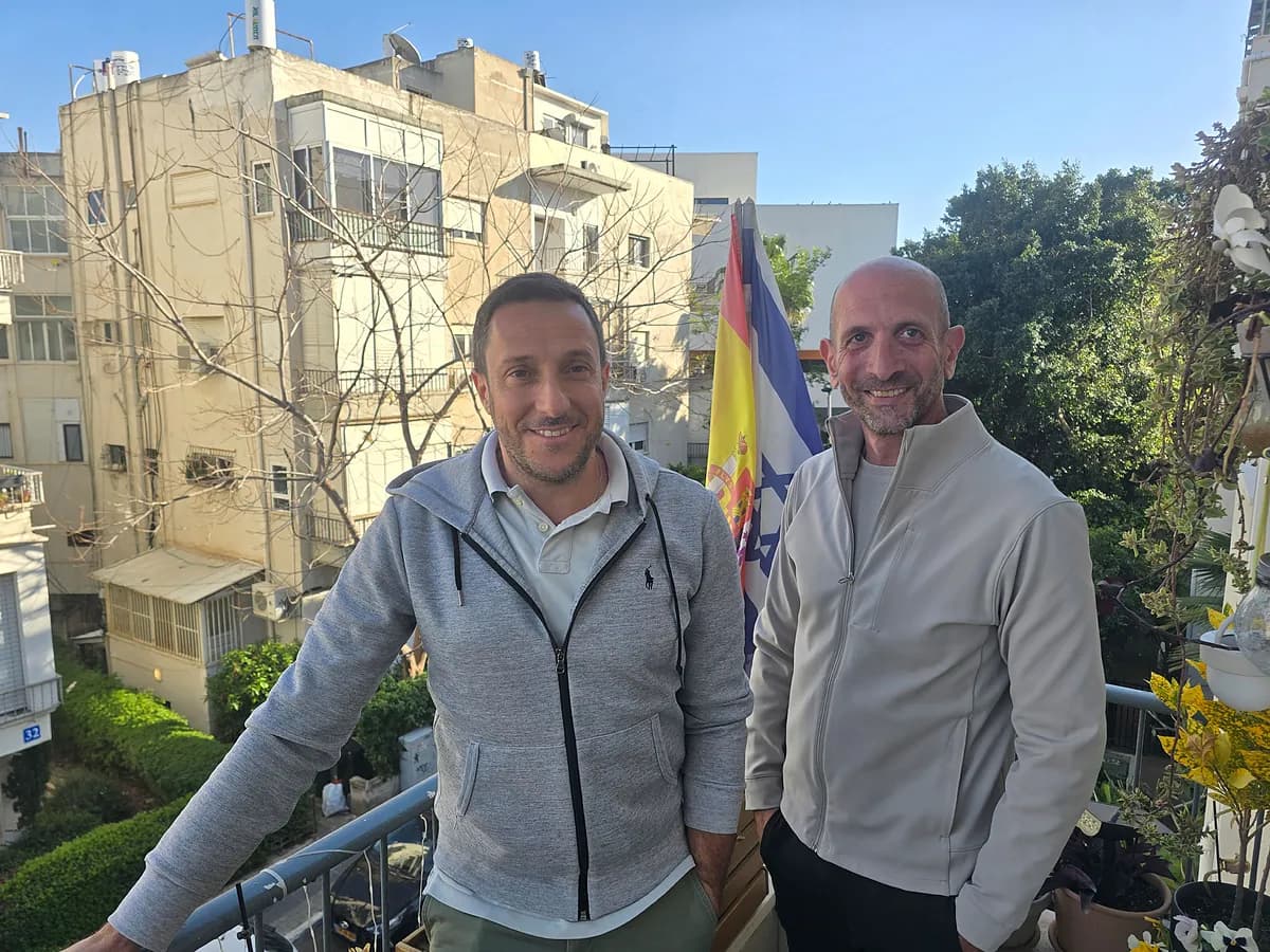 This is how Spaniards in Israel experience the war: "My young children see the sirens and going to the shelter as something fun"