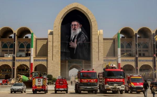 Iran Begins Weeklong Funeral for Ayatollah Ali Khamenei as Mojtaba Khamenei Skips Events
