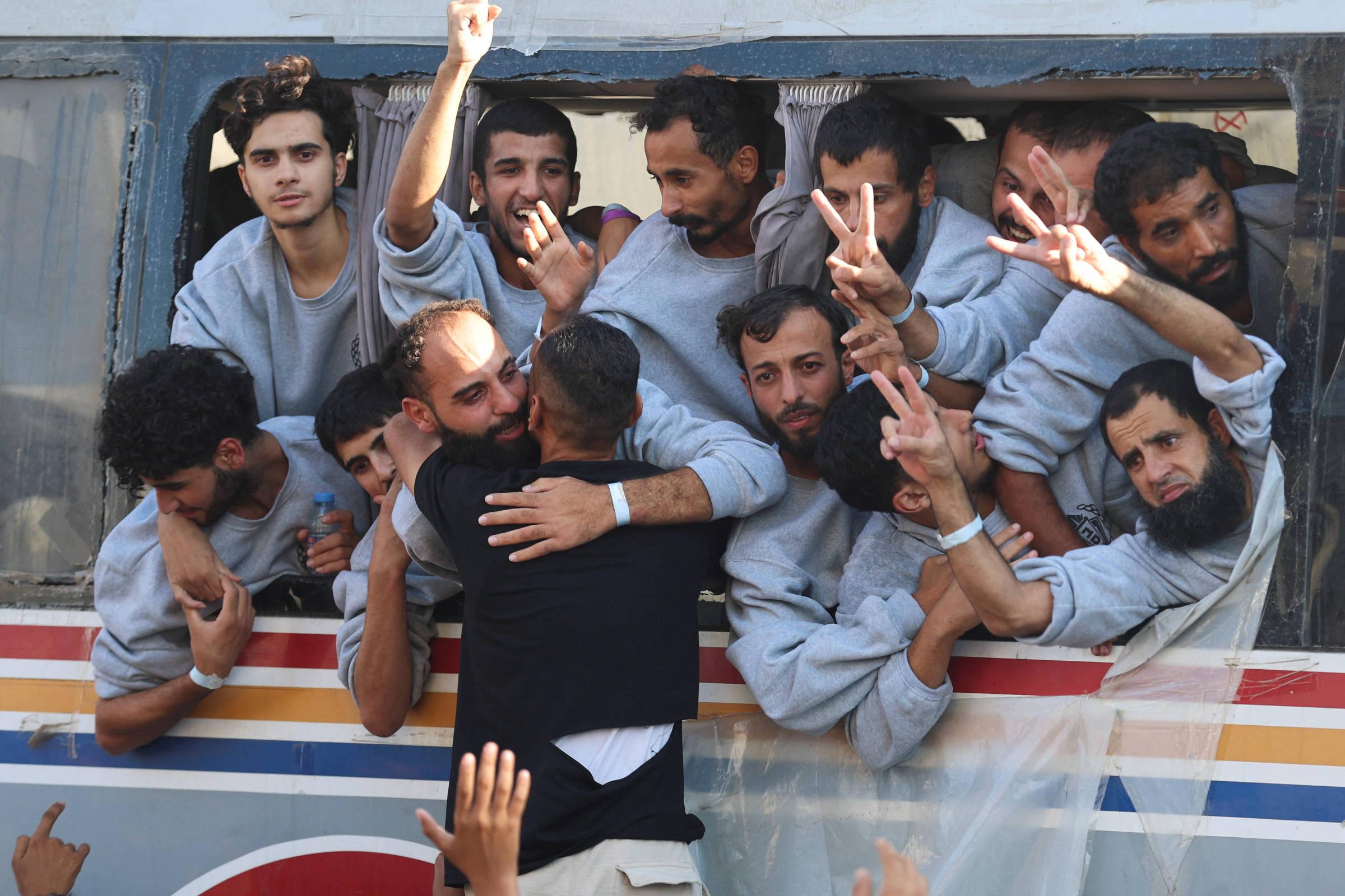 Israel Releases Palestinian Prisoner After Two Decades in Detention and Transfers Him to Negev Desert