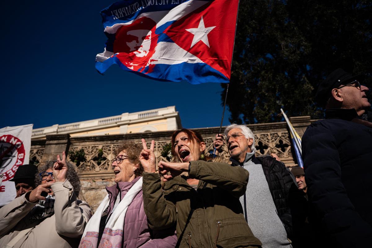 Trump Escalates Cuba Pressure, Threatens Oil Tariffs on Suppliers