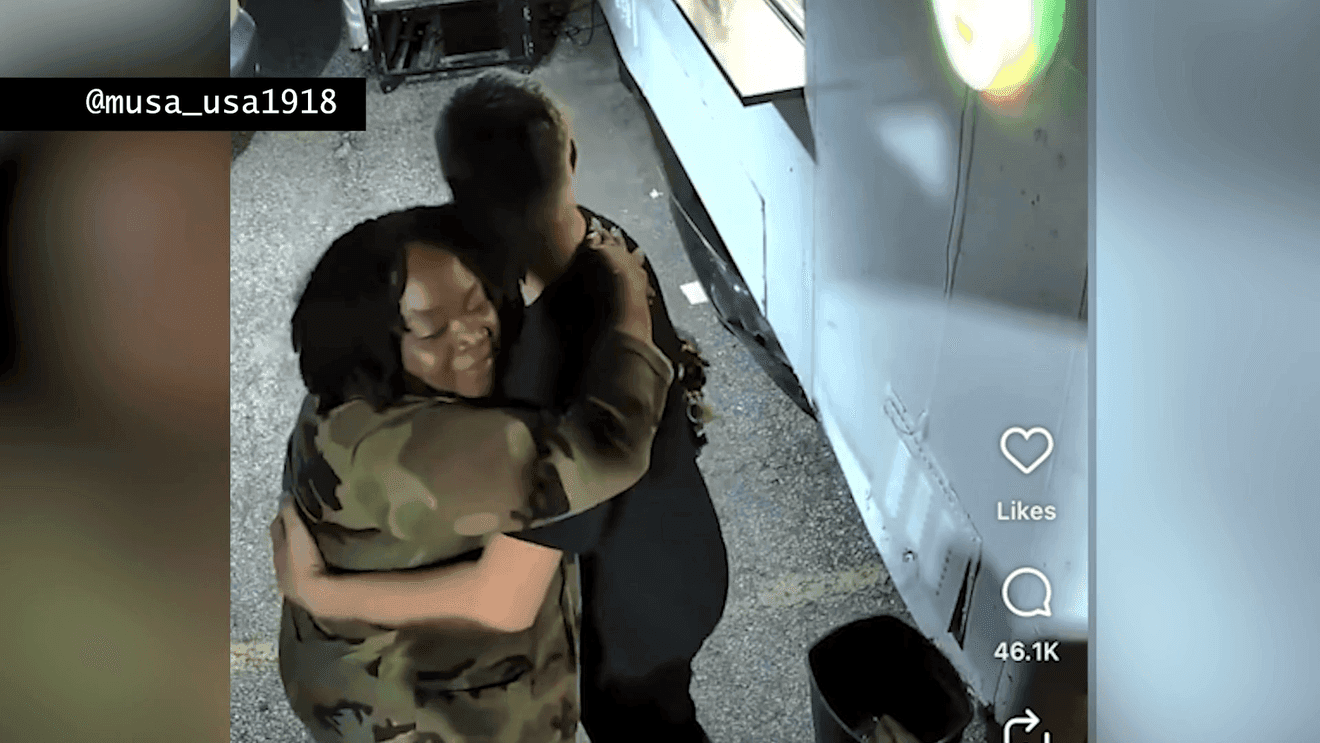 Mother Returns $30 Taken from Twitch Streamer's Tip Jar at Food Truck