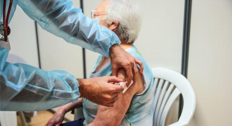 UK Covid Vaccine Rollout Saves 475,000 Lives Despite Hesitancy and Misinformation