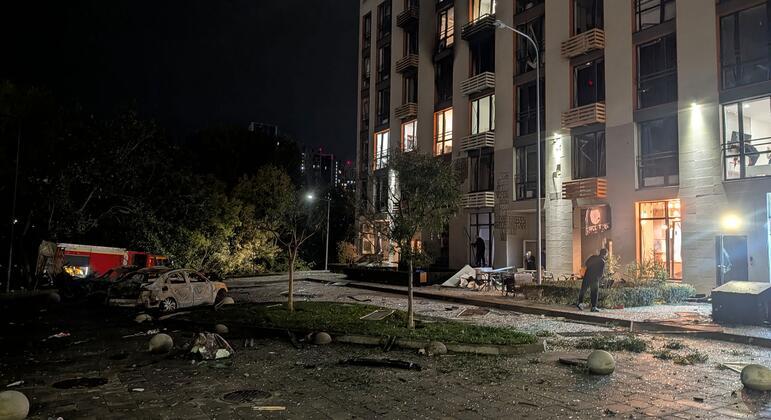 Russian Forces Launch Massive Attack, Leaving 600,000 Without Power in Ukraine