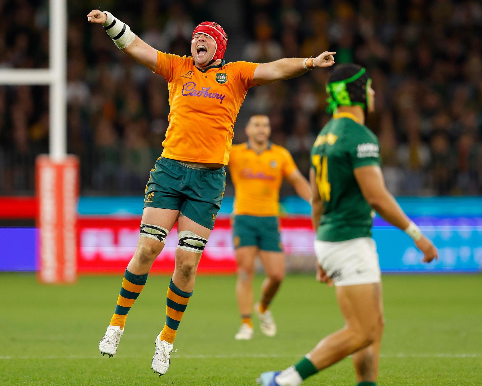 Wallabies Hold Off Springboks 42-38 in Perth After Late Yellow Cards Reduce Australia to 11