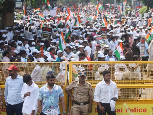 Police Detain Rahul Gandhi and Opposition MPs in New Delhi Over Gyanesh Kumar Resignation Demand