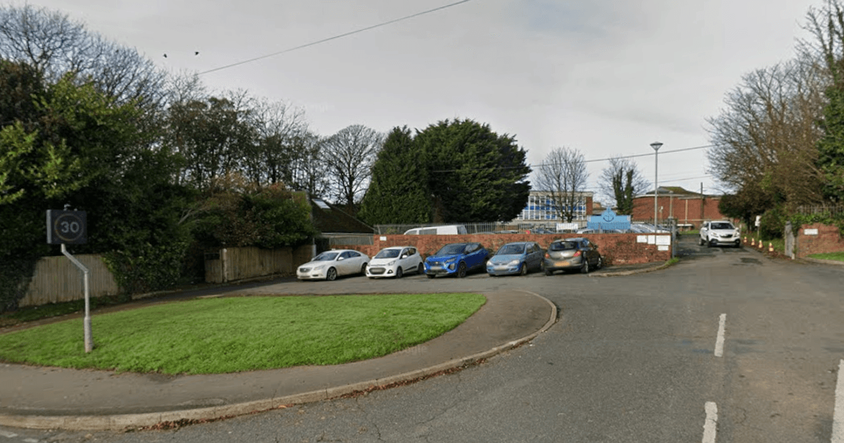 15-Year-Old Pupil Attacks Teacher With Weapon at Milford Haven School; Police Arrest Him on Suspicion of Attempted Murder
