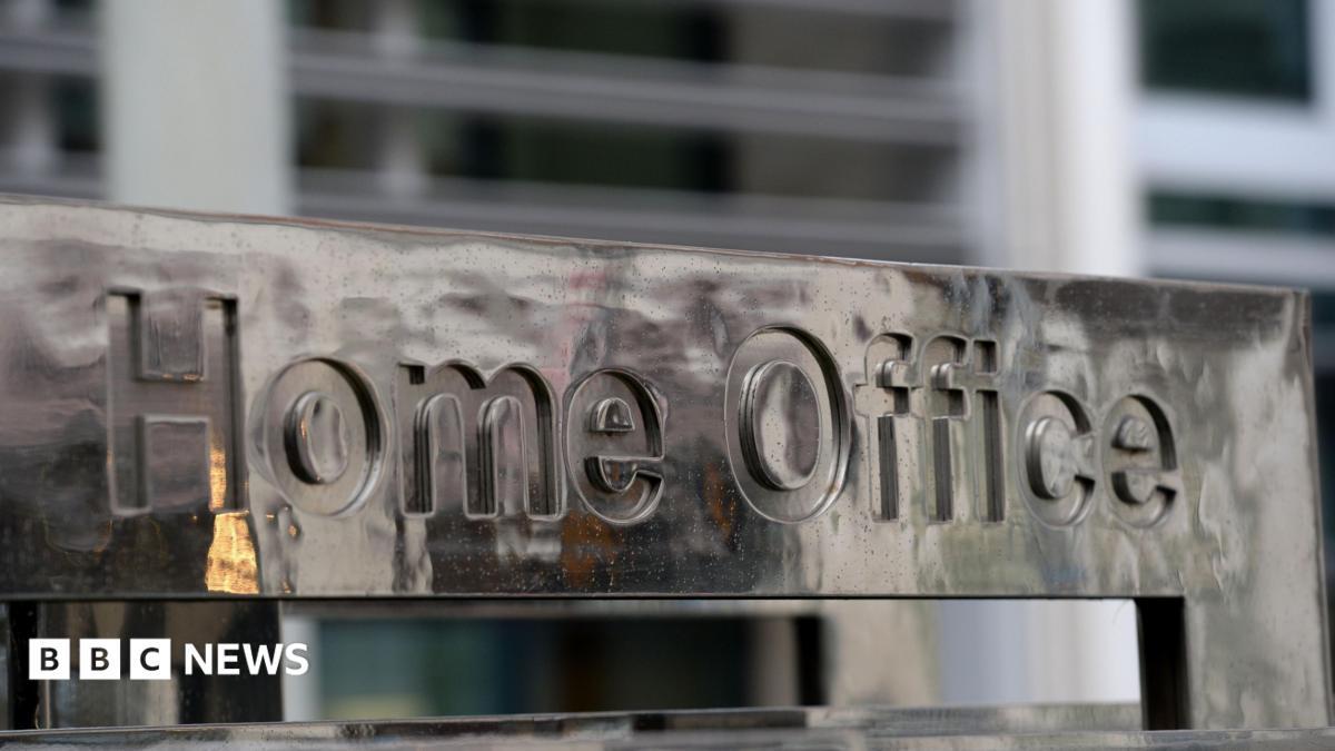 Starmer Condemns Government for Wasting Billions on Empty Asylum Hotels