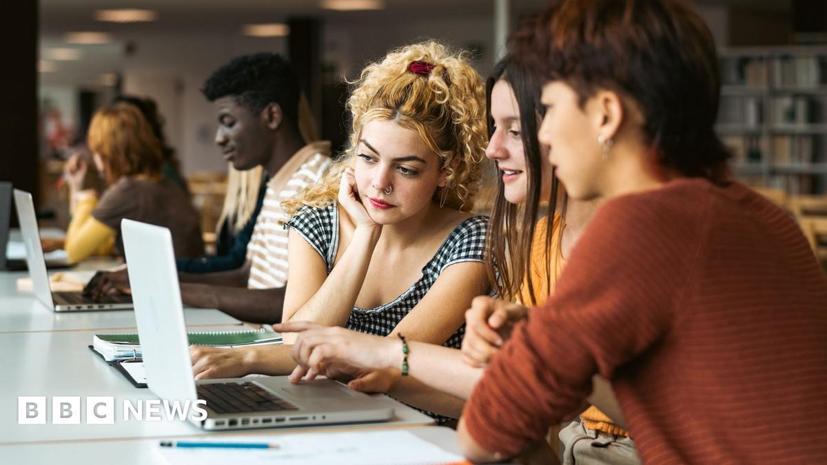 Britain Caps Student Loan Interest at 6% Amid Inflation Fears