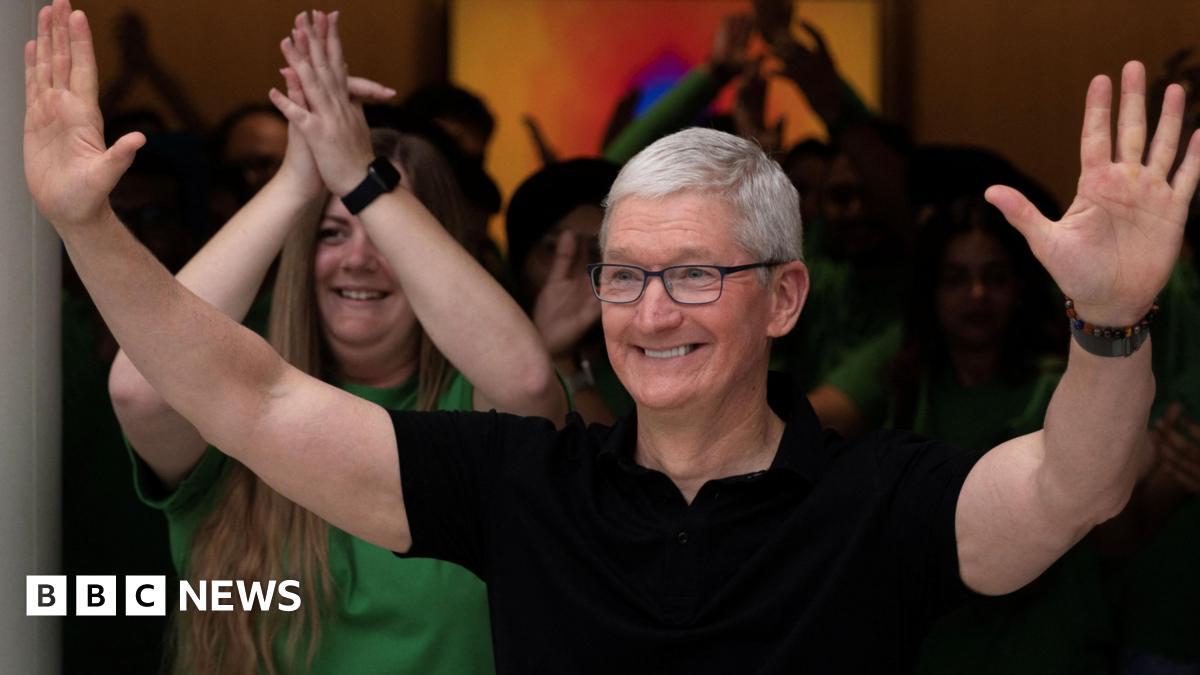 FTC warns Apple over alleged lack of conservative news
