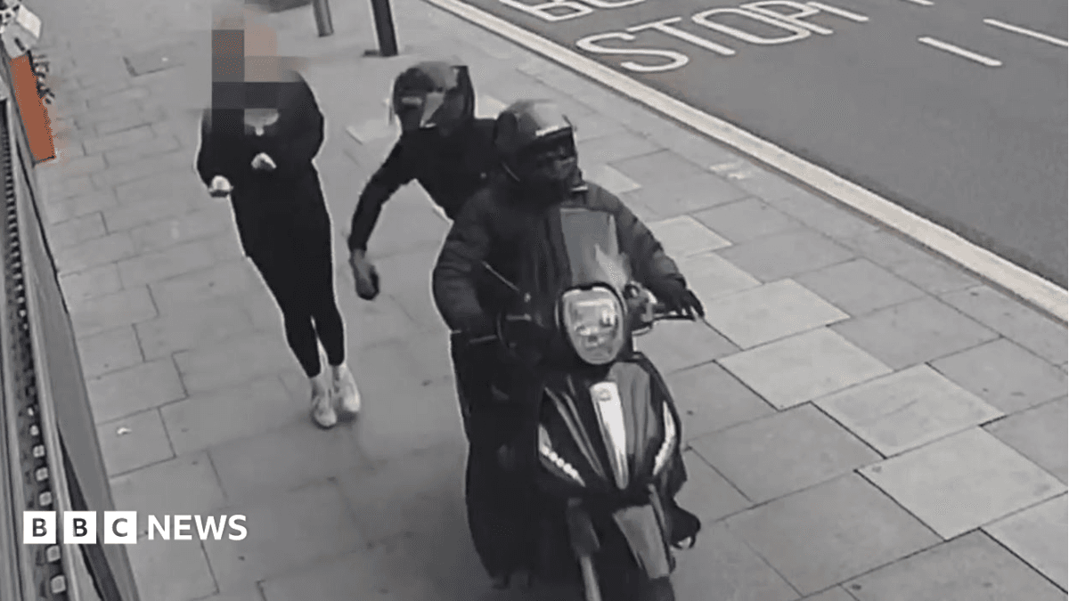 UK Police Dismantle International Gang Smuggling 40,000 Stolen Phones to China