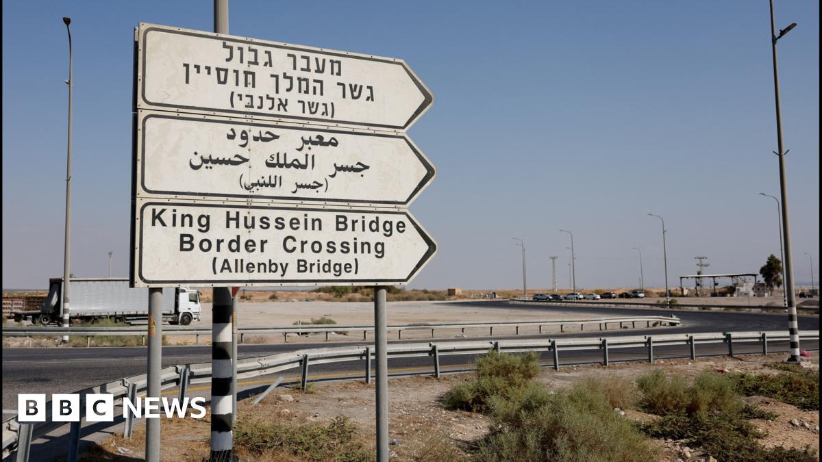 Israel Closes Sole West Bank Crossing, Stranding Thousands of Palestinians